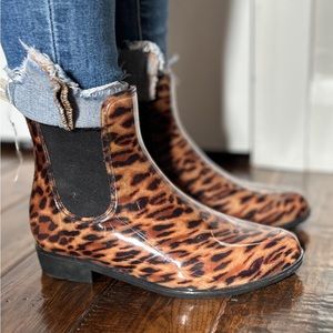 Size 5 cheetah print ankle rain boots -